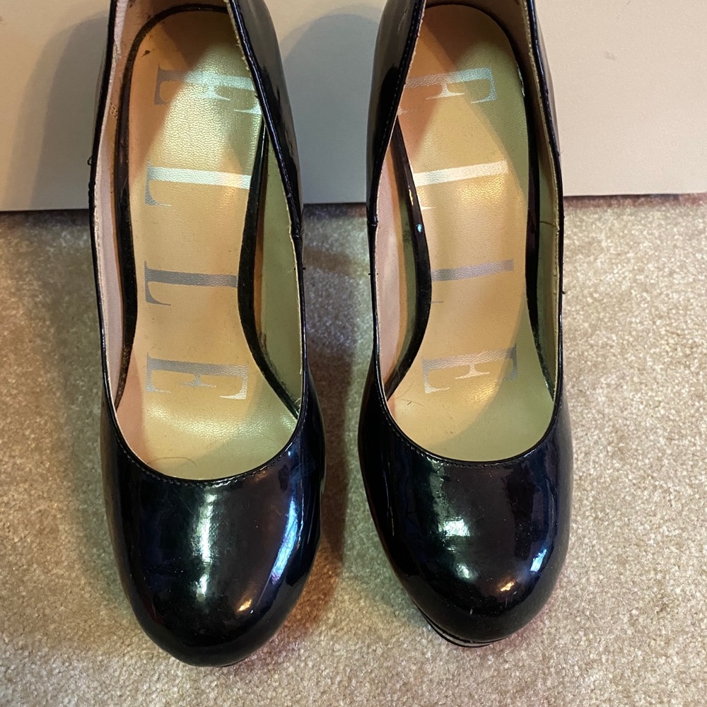 Elle Black Patent Leather Platform Pumps 8.5 - Picture 2 of 4
